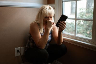 Wanita Ini Menangkan Gugatan Senilai Rp18 Triliun Setelah Jadi Korban Revenge Porn dari Mantan Pacar