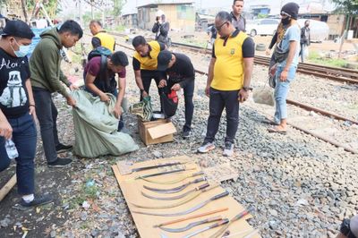 Kampung Bahari di Jakarta Utara Digerebek, Belasan Senjata untuk Lawan Polisi Disita!