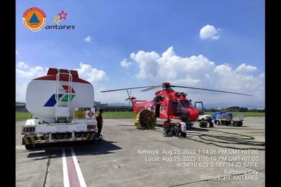 Heli Water Bombing BNPB Dikirim untuk Padamkan Kebakaran di TPA Sarimukti