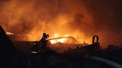 Lapak Limbah Palet Terbakar Hebat di Bekasi, Kerugian Capai 10 Milyar