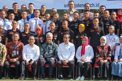 Puji Program Ganjar Bangun SMKN Gratis, Presiden Jokowi: Diterapkan di Provinsi Lain