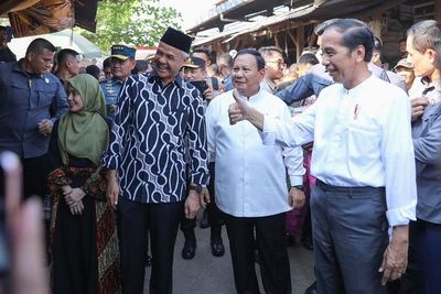 Temani Jokowi Kunjungi Pasar Grogolan, Ganjar Diteriaki Presiden oleh Warga