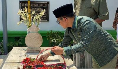 Cak Imin Ziarah ke Makam Pendiri NU di Jombang