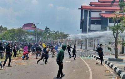 Batu Terbang Dalam Aksi Unjuk Rasa Penolakan Relokasi Rempang Jilid 2 Ricuh