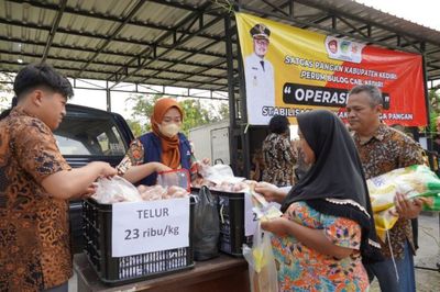 Operasi Pasar di Kediri, 8 Ton Beras dan Telur Ludes Dalam Sekejap Diburu Masyarakat