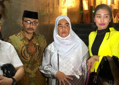 Potret Ibu Imam Masykur Usai Diperiksa Polisi: Tatapannya Kosong!