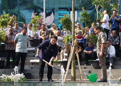 Momen Erick Thohir Tanam 100 Ribu Pohon Demi Kurangi Polusi Udara: Mari Cintai Lingkungan!