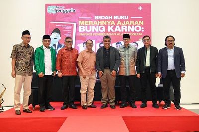 Sinyal Hasto Lewat Pantun Sandiaga Uno Jadi Bacawapres Ganjar yang Menarik Hati