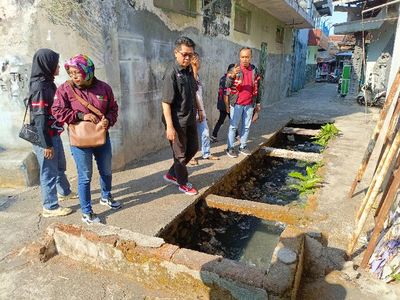 Aliran Selokan di Jember Mampet 5 Tahun Tak Ada Solusi, Warga Mengadu ke Calon Wakil Rakyat
