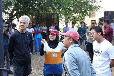 Ganjar Bantu Berdayakan Warga Kaki Gunung Gede Lewat Pabrik Teh GP