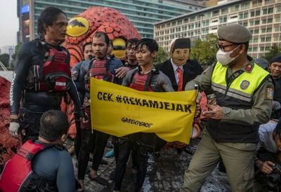 Polisi Amankan 12 Massa Greenpeace Indonesia di Jakarta Pagi Tadi