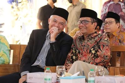 Momen Ganjar dan Mahfud Akrab di Acara Ngunduh Mantu Putra Mustofa Aqil Siroj, Jadi Pasangan di Pilpres 2024?