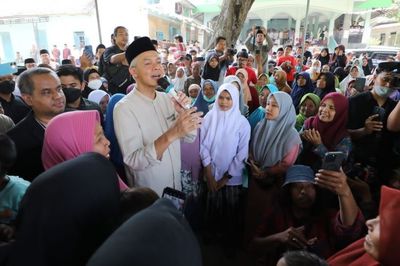Silahturahmi ke Ponpes Al-Jauhariyah, Ganjar Dapat Sorban hingga Diskusi soal Pendidikan