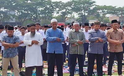 Ribuan Umat Muslim di Karanganyar Gelar Salat Istisqa, Berharap Segera Turun Hujan