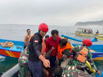 Dua Nelayan Kecelakaan Saat Melaut dan Hilang 4 Hari, Ditemukan Selamat