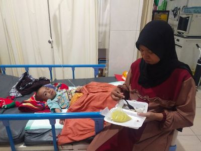 Bocah Umur 6 Tahun dan Ibu Tampak Lemah Dibawa ke Puskesmas, Diduga Jadi Korban KDRT