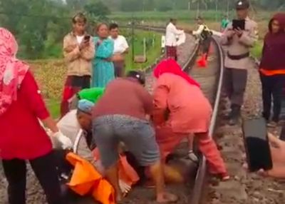 Ngeri! Jasad Wanita Tanpa Identitas Tercecer di Tengah Rel, Diduga Korban Tertabrak Kereta Api