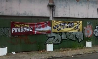 Muncul Spanduk Tulisan Dadi Wong Jowo Ojo Ilang Jowone di Soloraya