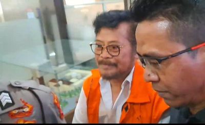 Penuhi Panggilan Polisi Soal Pemerasan, SYL Pakai Rompi Tahanan!