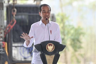 Pengin Pembangunan Maju Terus, Jokowi: Pinjam Dulu Seratus