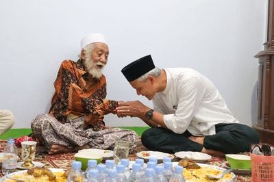Dikunjungi Gibran, Abuya Muhtadi Pastikan Tetap Dukung Ganjar-Mahfud di Pilpres 2024