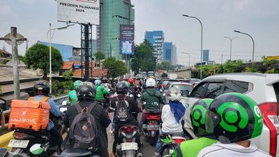 Hujan Plus Ada Galian di Jam Kerja, Jalan TB Sipatupang Macet Parah Pagi Ini!