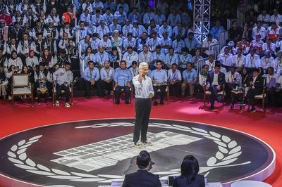 Dalam Debat Pilpres 2024, Ganjar Pranowo Sampaikan Pemerintah Tak Boleh Baperan !