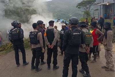 Merinding! Polisi di Tolikara Terluka Parah Usai Terkena Panah Warga