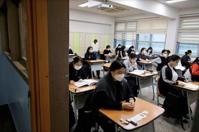 Ibu di Korea Rata-rata Alami Tekanan Mental saat Anaknya Persiapan Ujian Masuk Perguruan Tinggi