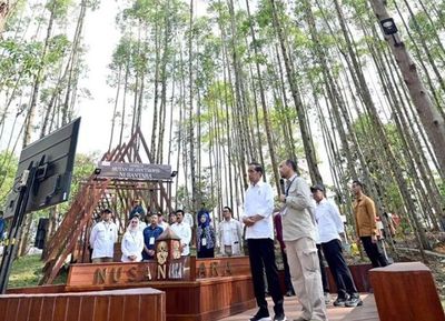 Presiden Jokowi Menanam Pohon dan Tinjau Pembangunan di Ibu Kota Nusantara