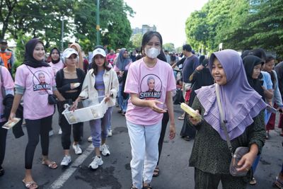 Relawan Borong Dagangan di CFD Mataram, Kampanyekan Ganjar-Mahfud Peduli UMKM
