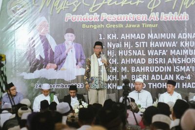 Di Acara Haul Pendiri Ponpes Al-Islah Gresik, Mahfud MD Sebut Pesantren Berperan Penting dalam Pembangunan Bangsa