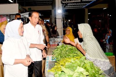 Kunjungan Kerja Pertama Jokowi di 2024, Kunjungi Pasar Tradisional di Purworejo