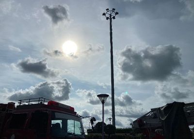 Pria ODGJ di Parepare Nekat Panjat Tower hingga Rusak Lampu, Berakhir Diamuk Massa dan Diamankan Petugas