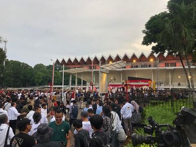 Suasana di Sekitar GBK Jelang Debat Capres, Brimob Bersenjata Hingga Polisi Berkuda Siaga