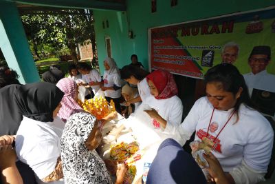 Gelar Pasar Sembako Murah, Gerakan Pemuda dan Perempuan Gowa Sosialisasi Program Ganjar-Mahfud