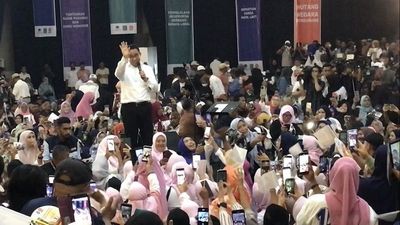 Kampanye di Ambon Dihadiri Ribuan Pendukung, Anies: Ketimpangan Tidak Boleh Lagi Jadi Ciri di Maluku