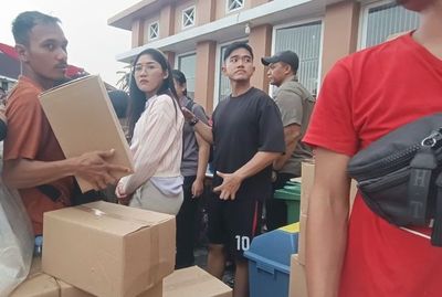 Bercelana Pendek saat Hadir di Bazar Sembako Murah, Kaesang: Saya Mau Berenang, tapi Kolamnya Sudah di Depan
