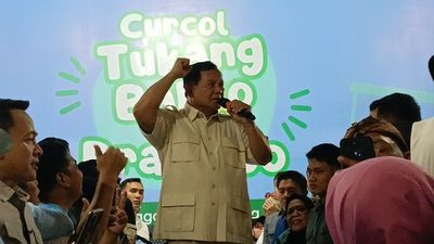 Di Depan Pedagang Bakso, Prabowo Singgung Capres yang Bicara Santun: Sorry Yee, Emang Lo Siape?
