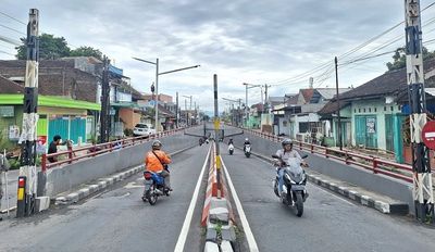 Kondisi Underpass Makamhaji Sukoharjo Usai Ratusan APK yang Dipasang Dicopot: Bersih dan Gak Semrawut Lagi!