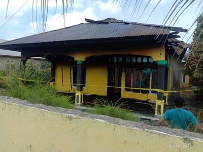 Rumah Camat Bula Terbakar, Sempat Terdengar Bunyi Ledakan