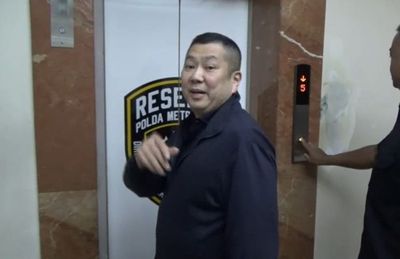 Hary Tanoe Datangi Polda Metro Malam-Malam Saat Aiman Masih Diperiksa