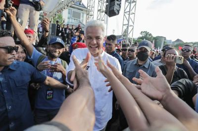 Hajatan Rakyat Maluku: Harapan Masyarakat Terukir di Punggung Ganjar Pranowo