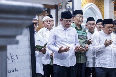 Lakukan Ikhtiar Politik Spiritual, Mardiono Ziarahi Makam Wali dan Pahlawan di Kalsel