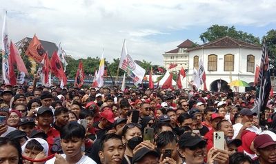 Hujan Tak Halangi Ribuan Kader dan Relawan Hadir di Kampanye Terakhir Paslon Ganjar-Mahfud di Kota Solo