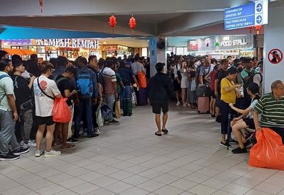 Arus Balik Liburan Imlek, Antrean Panjang Terjadi di Pelabuhan Internasional Batam Centre