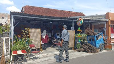Pemilu 2024 Ramah Lingkungan: TPS 14 Ngampilan Yogyakarta Gandeng Sampah untuk Sukseskan Demokrasi