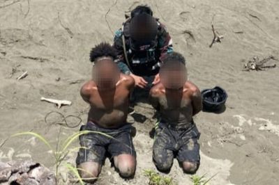 TNI-Polri Sita Beragam Amunisi Dari 2 Terduga KKB Penembak Pesawat di Papua
