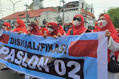 Demonstran Emak-emak Jogja Serukan Diskualifikasi Prabowo-Gibran