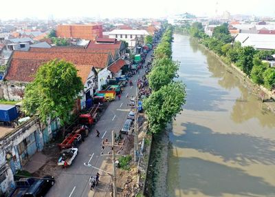 Peringati Hari Peduli Sampah Nasional, Wali Kota Eri dan Ribuan Pegawai Bersihkan Jalan Kalimas Timur Surabaya